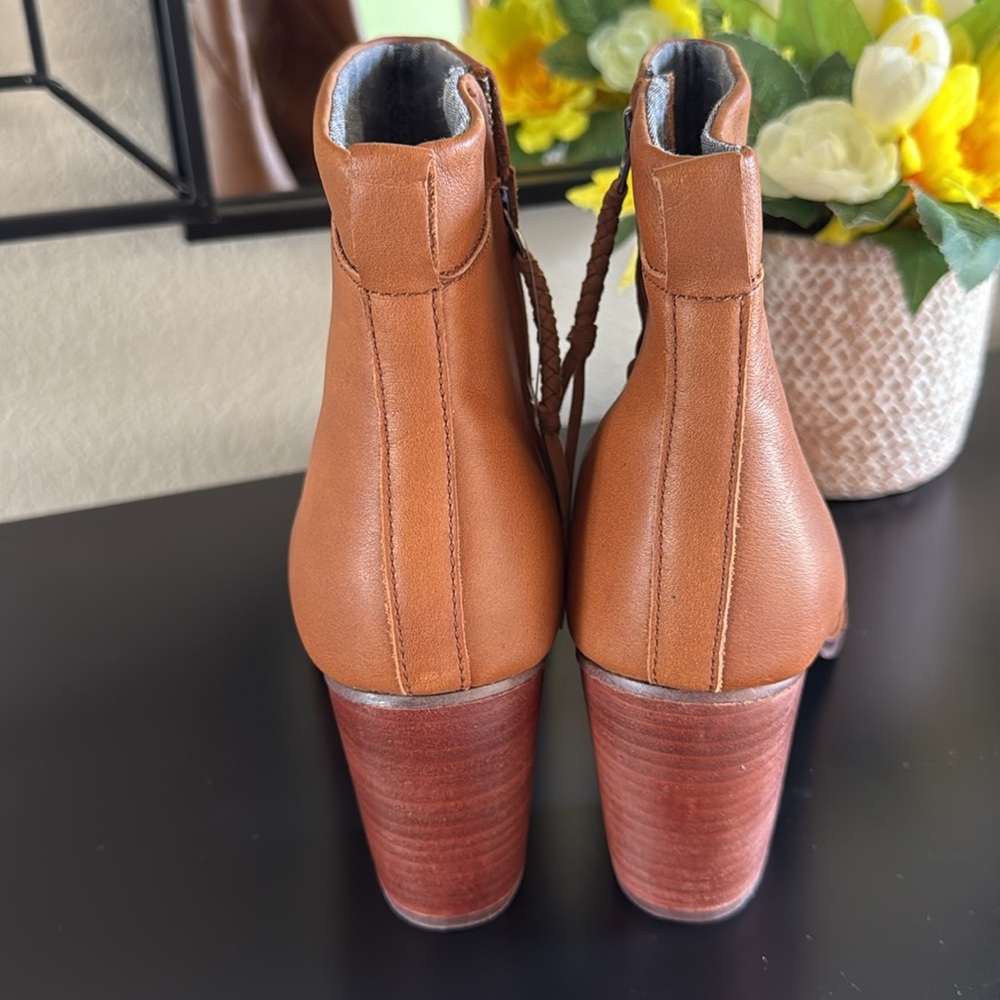 Tom’s Vegan Ankle Boots - Picture 9 of 12